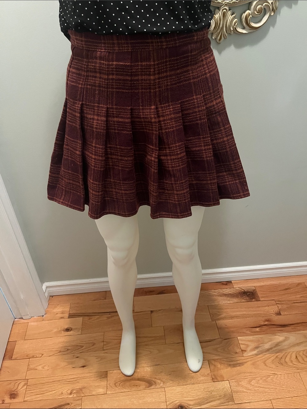 Juniors Pleated Plaid Skirt / shorts in Burgundy